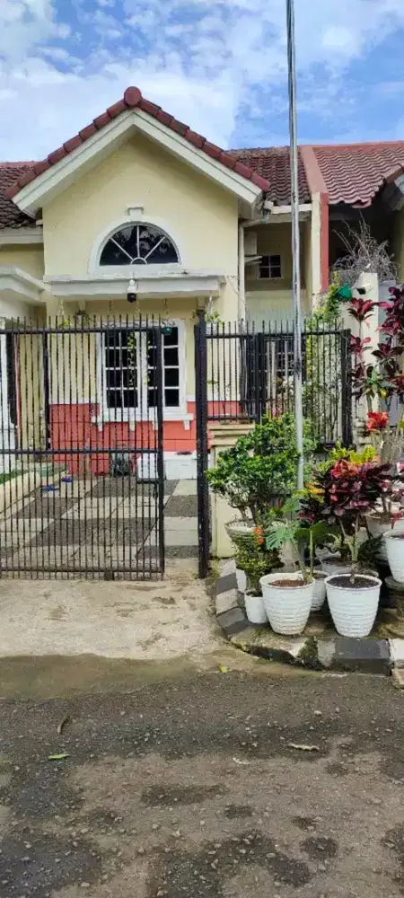 Dijual rumah 1 lantai di Taman Raya halaman belakang luas, Citra Raya