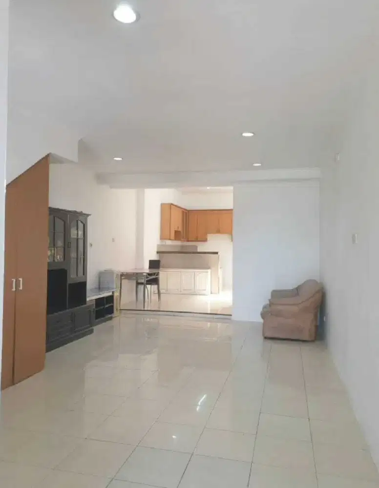 Rumah Full Furnished Griya Permata di Cipondoh Jual Murah