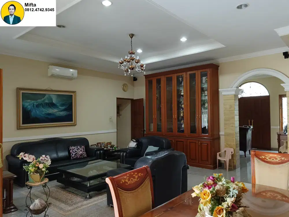 337. Murah Dijual Rumah Mewah 3 Lantai Full Furnished di Pejompongan