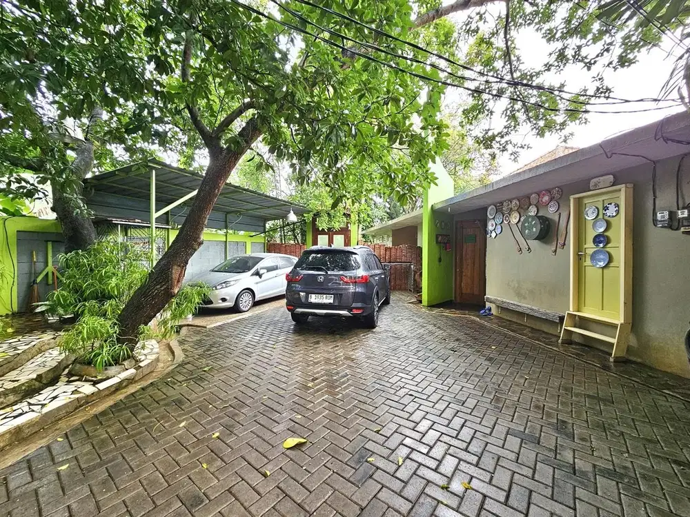 Dijual Rumah Taman Lebak Bulus cocok untuk Cafe, Lokasi Strategis