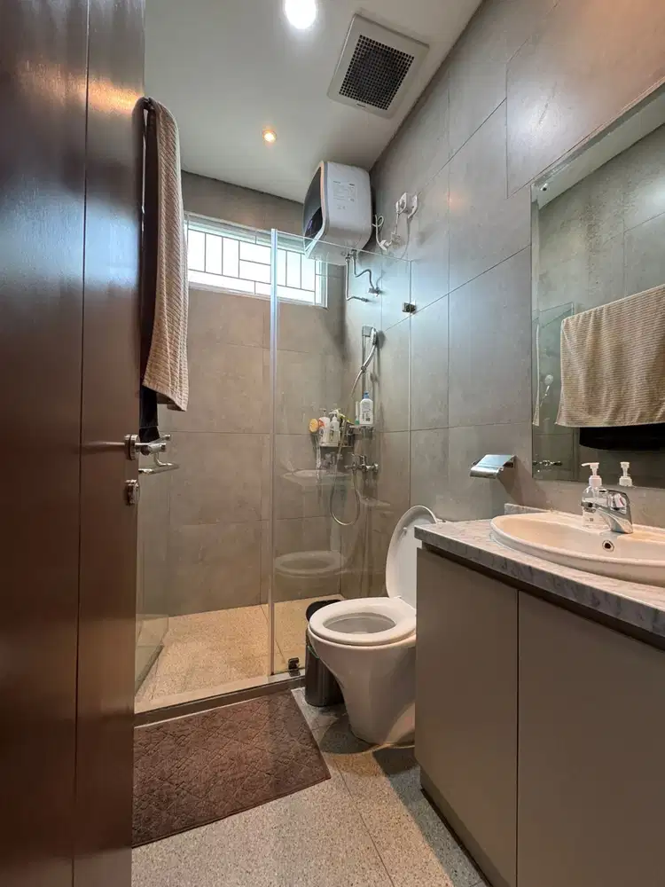 Rumah 2 Lantai Semi Furnished luxurious Amethyst Metland Puri