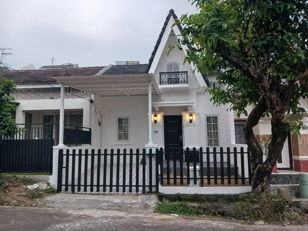 DIJUAL RUMAH BAGUS BARU RENOVASI HARGA MURAH VENESIA SENTUL CITY SSR885