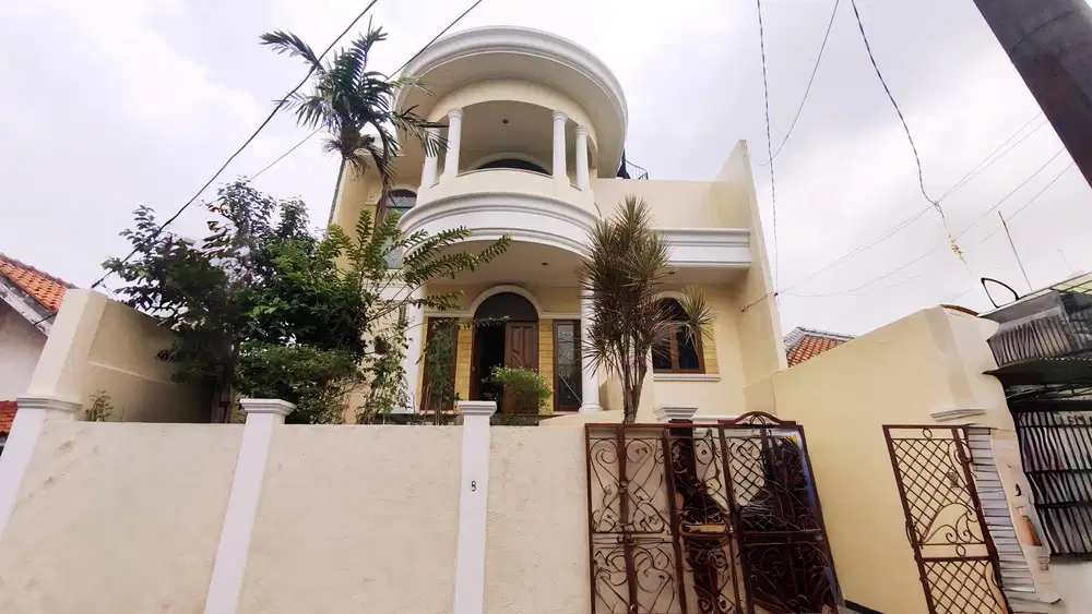 RUMAH MEWAH FULL FURNISH DENGAN SWIMMING POOL DI PENJOMPONGAN, BENHIL,