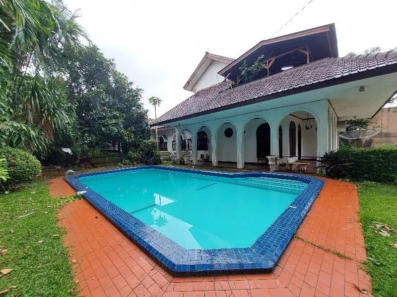 Rumah hook area komersial lebak bulus sangat strategis termurah