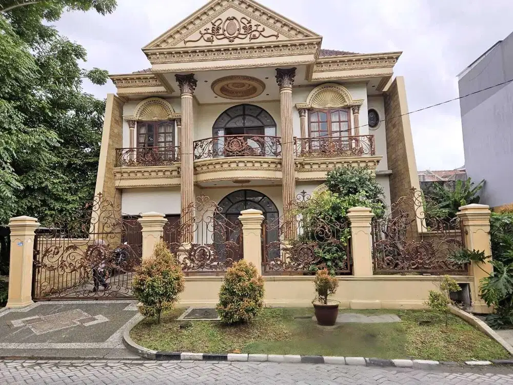 RUMAH MEWAH METRO PERMATA BANGUNAN MODERN KLASIK 2 LANTAI FULL FURNISH