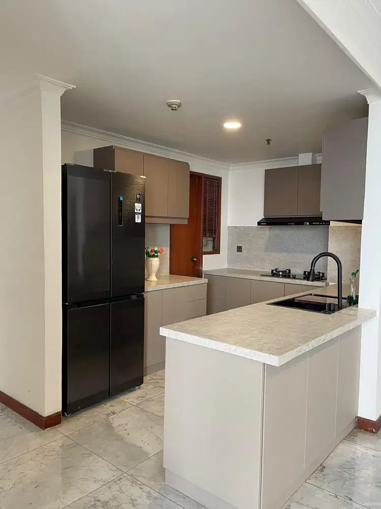 Disewakan Apartemen Simprug Indah 3 BR,Kebayoran lama, Jakarta Selatan