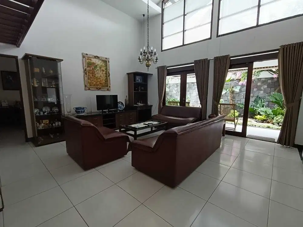 Rumah Semi Furnish Yang Nempel ditinggal di Jl. Budisari, Bandung