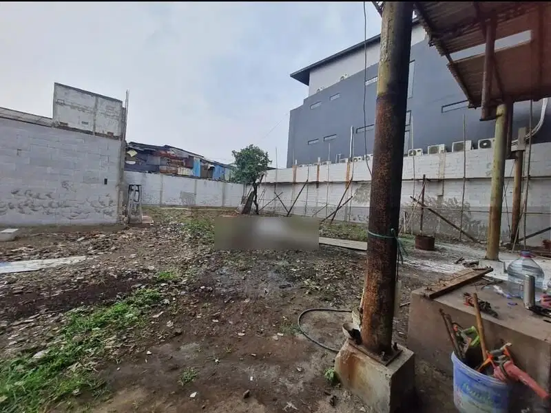 Di Sewa Gudang Kayu Besar Kamal