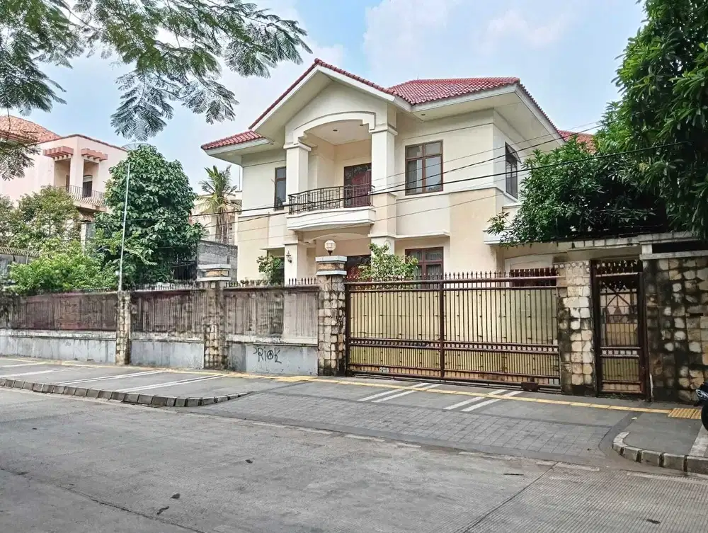 Rumah besar kawasan elite lingkungan Asri Sunter  Jakarta Utara