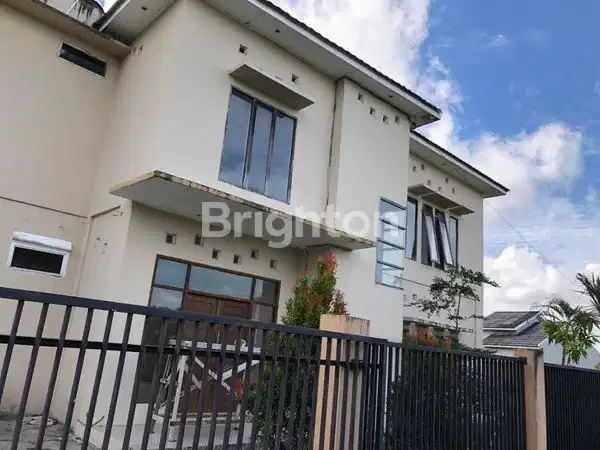 Dijual rumah mewah di Batakan