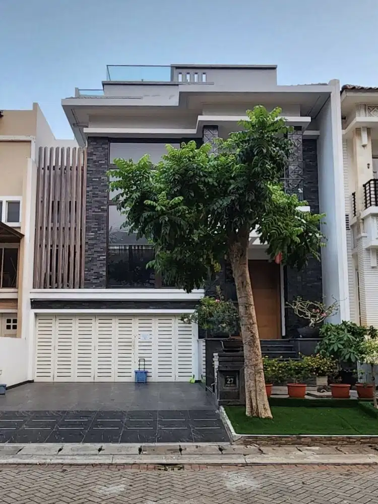 Rumah PIK Crown Golf 10x33 View Golf dan Danau Furnished