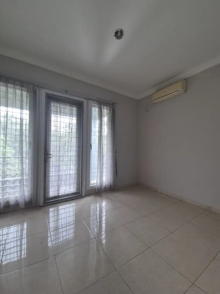 Disewakan Cepat RUMAH DI ALAM SUTERA  CLUSTER ONYX