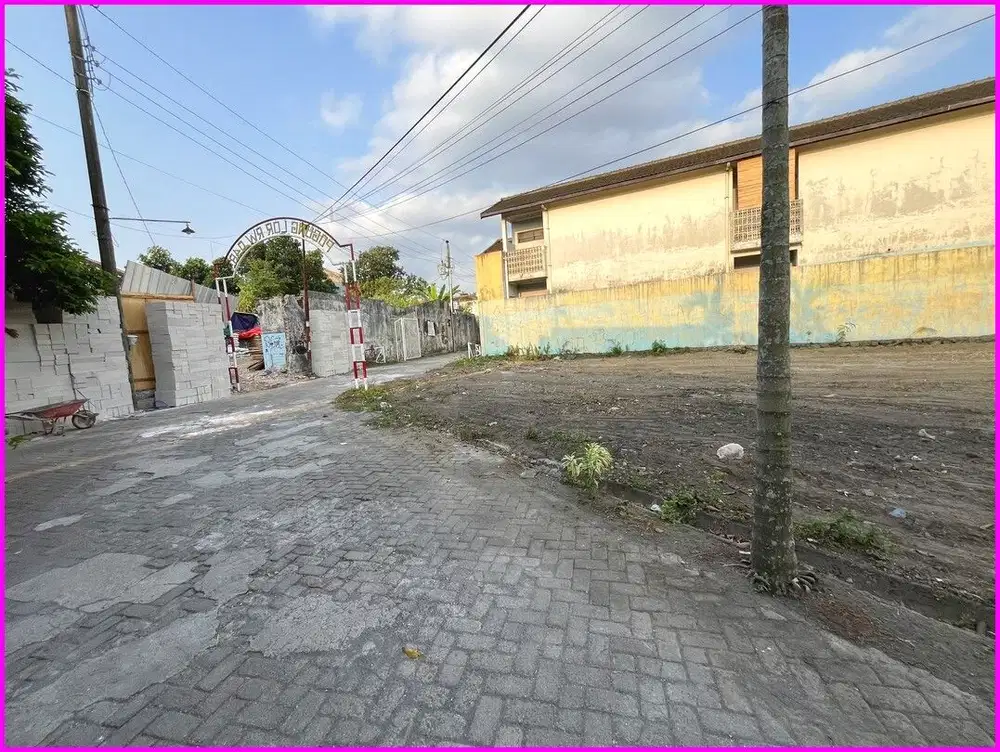 Pogung Lor, Jalan Lebar dan Strategis