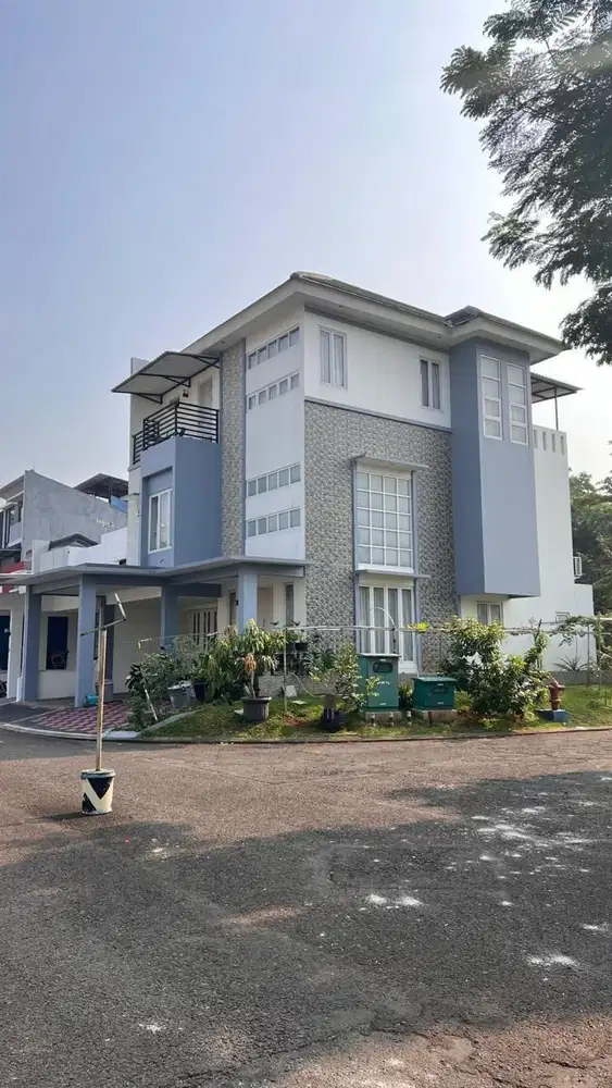 DIJUAL CEPAT RUMAH POSISI HOOK 3 LANTAI DI CLUSTER BSD