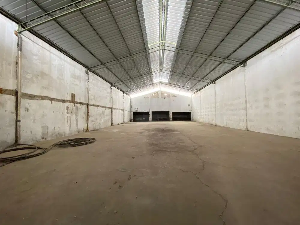 Disewa Gudang Kayu Besar Tanah Luas