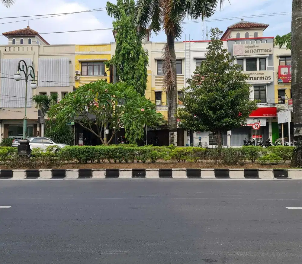 Ruko 3 Lantai Strategis di Jalan Ir.Soekarno Solo Baru