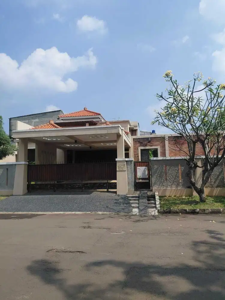 Dijual Rumah di Mertilang Raya Bintaro Jaya Sektor 9 Halaman Luas