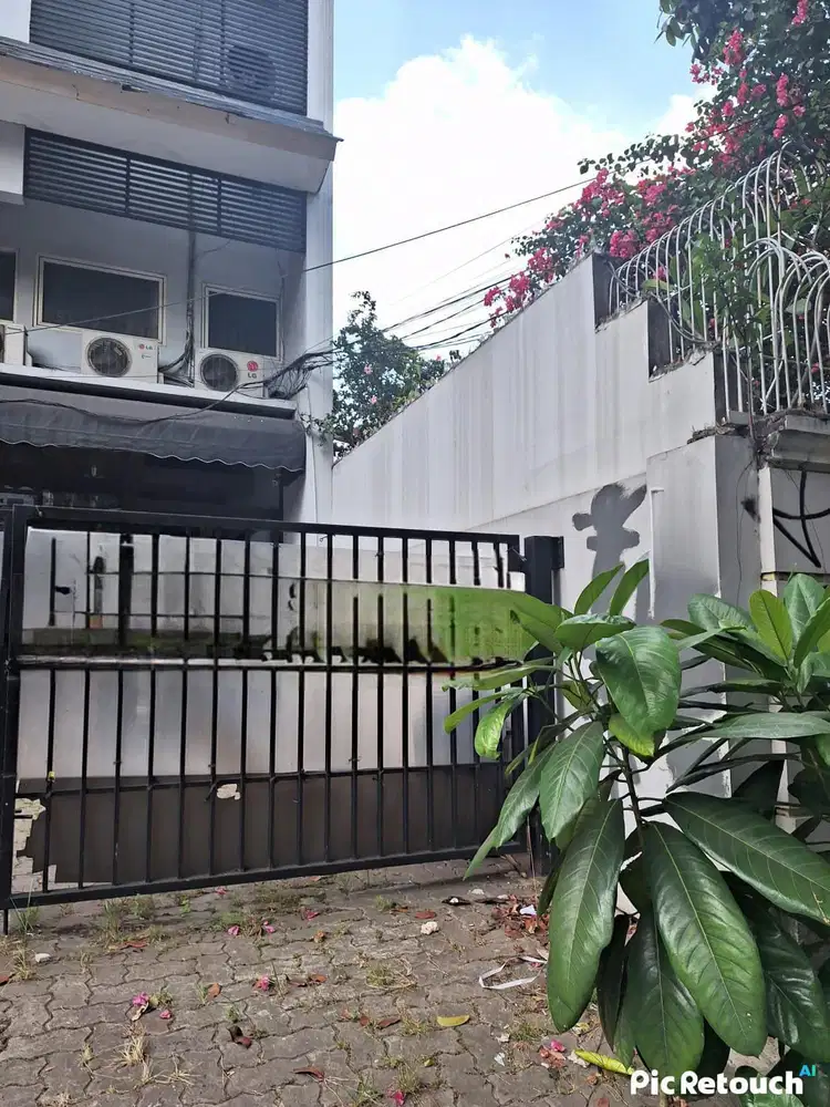 DIJUAL RUKO 3,5 LANTAI DI GANDARIA LOKASI MENARIK DAN STRATEGIS