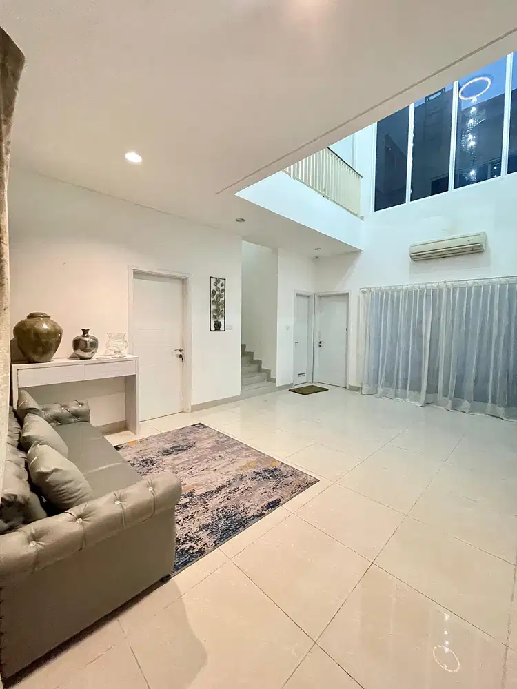 DIJUAL / DISEWAKAN RUMAH THE RIVIERA AT PURI