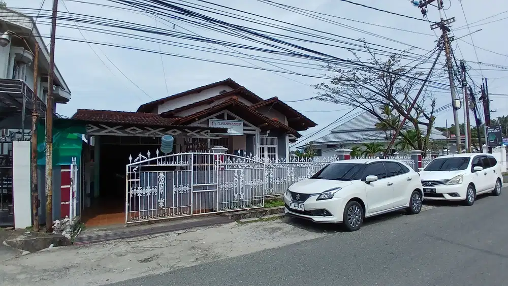 DIJUAL RUMAH SEMIFURNISH TENGAH KOTA LOKASI PERUMAHAN PUPUK RAYA