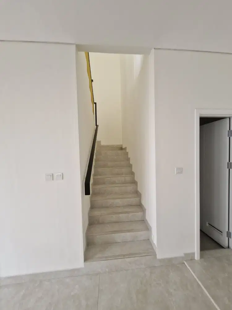 Dijual Rumah Gandeng Sudah dijebol Riviera, Metland