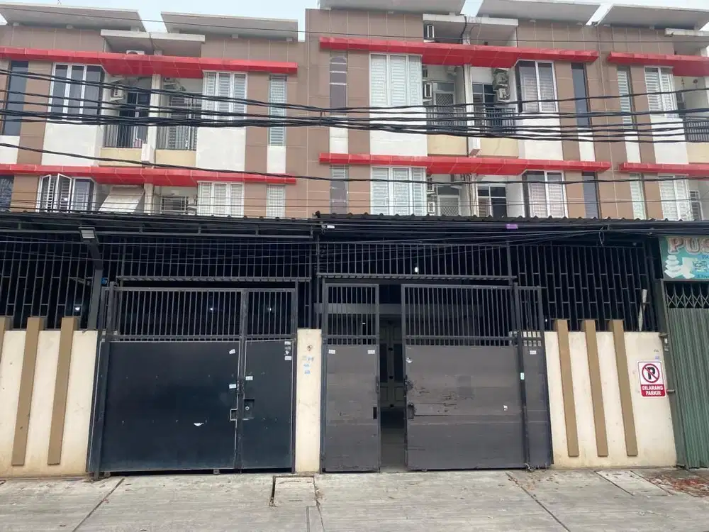 RUMAH 3 LANTAI COCOK UNTUK TINGGAL DAN USAHA