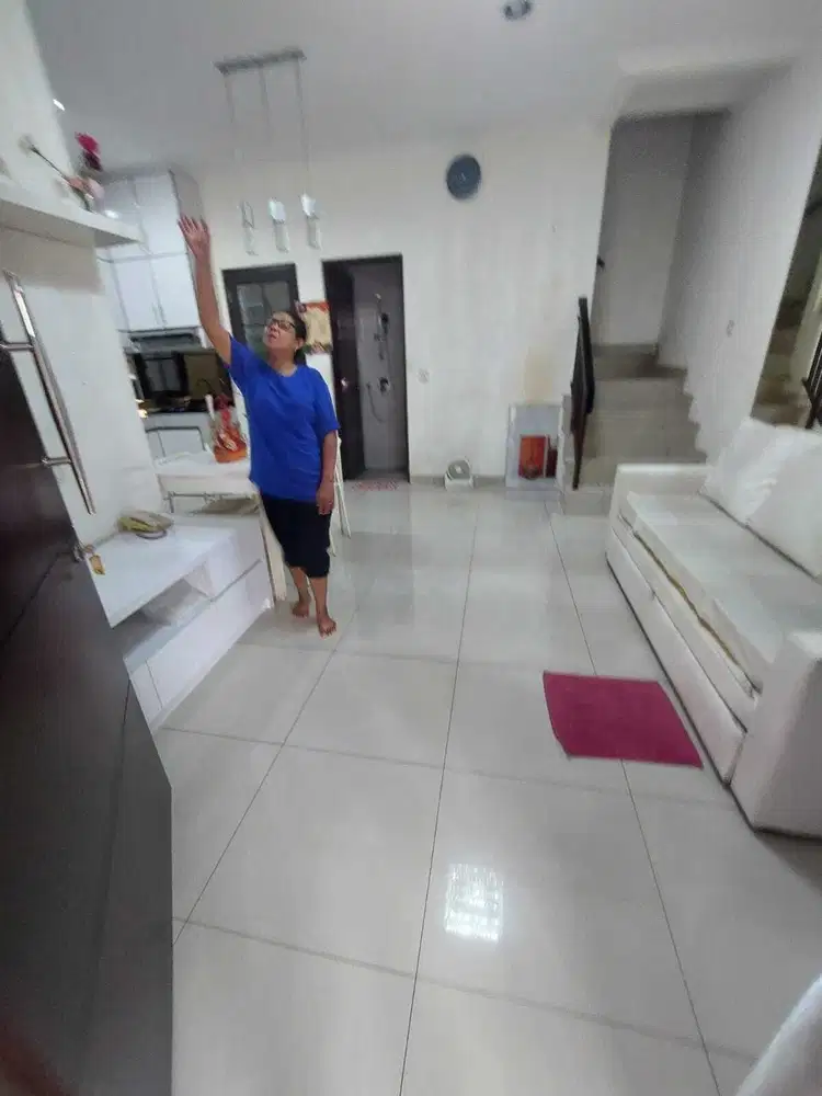 Disewakan Rumah Furnished di Komplek Perumahan Green Village Cipondoh