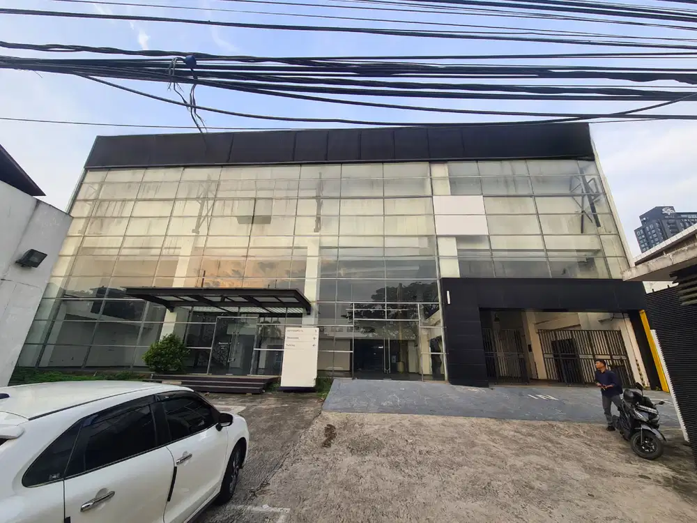 GEDUNG SHOWROOM MOBIL BARU BSD SERPONG TANGERANG SIAP HUNI