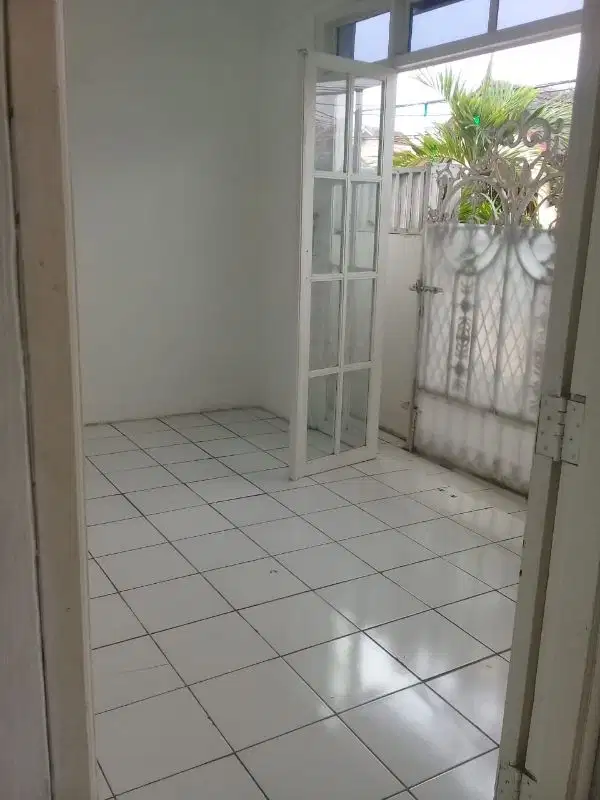 Jual Cepat Rumah 3 kamar bonus kios di dekat Kota Wisata