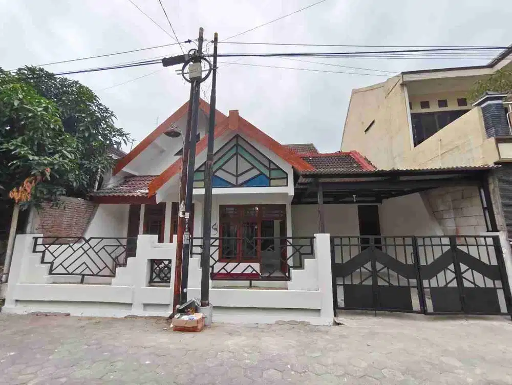 Rumah tanah luas perum dekat kota