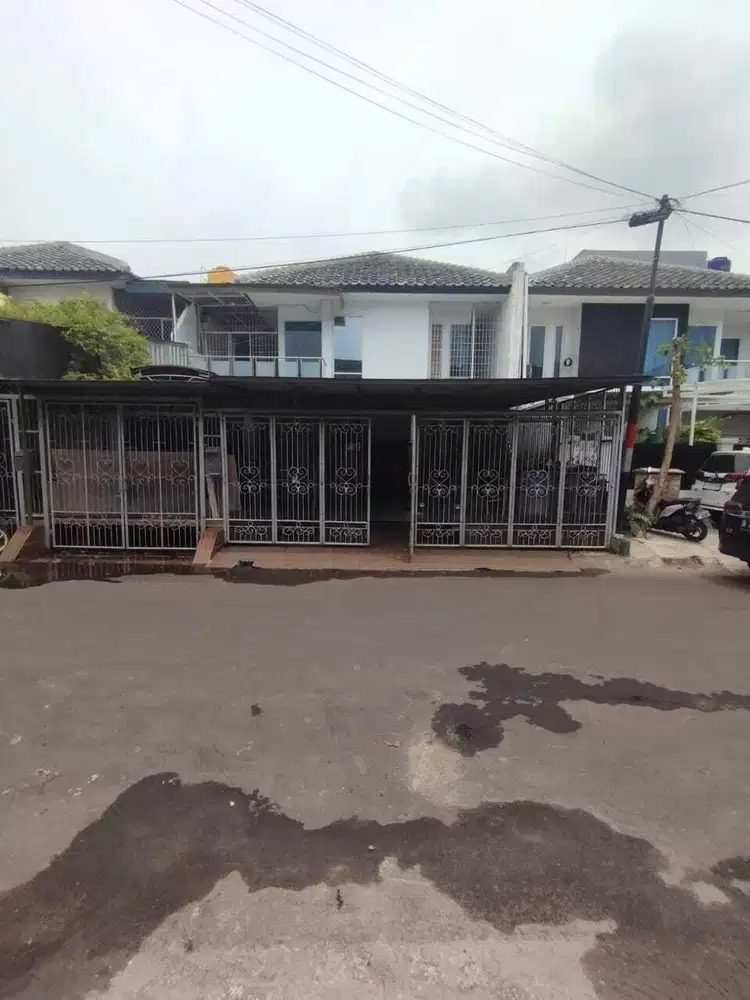 Rumah Luas 2 Lantai Disewakan di Taman Modern Cakung Jakarta timur
