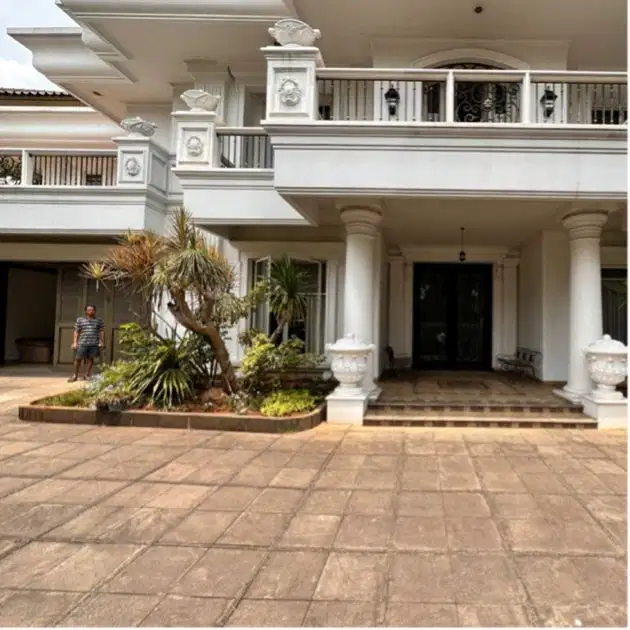 Rumah Luas Mewah Sangat Terawat di Taman Golf,Karawaci