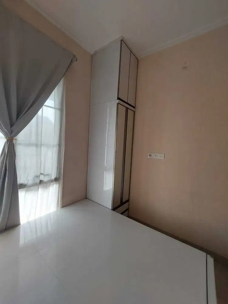 Dijual Rumah Furnished di Komplek Perumahan Green Village Cipondoh