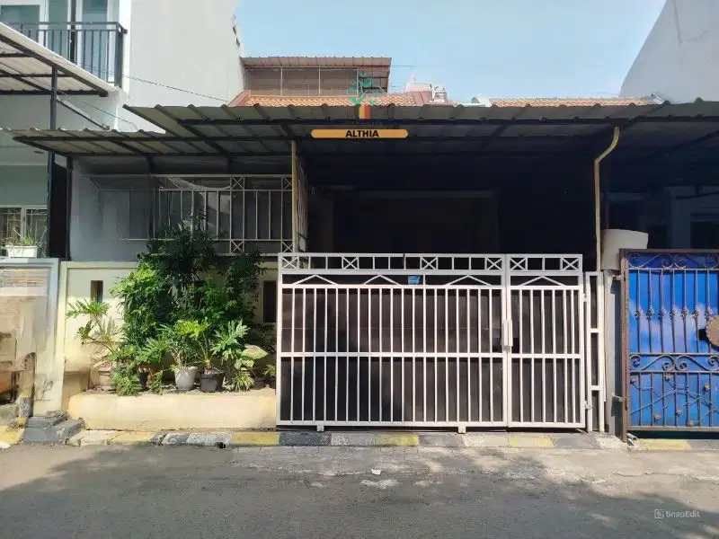 Rumah Minimalis Rapi di Komplek Permata Karang Tengah ciledug