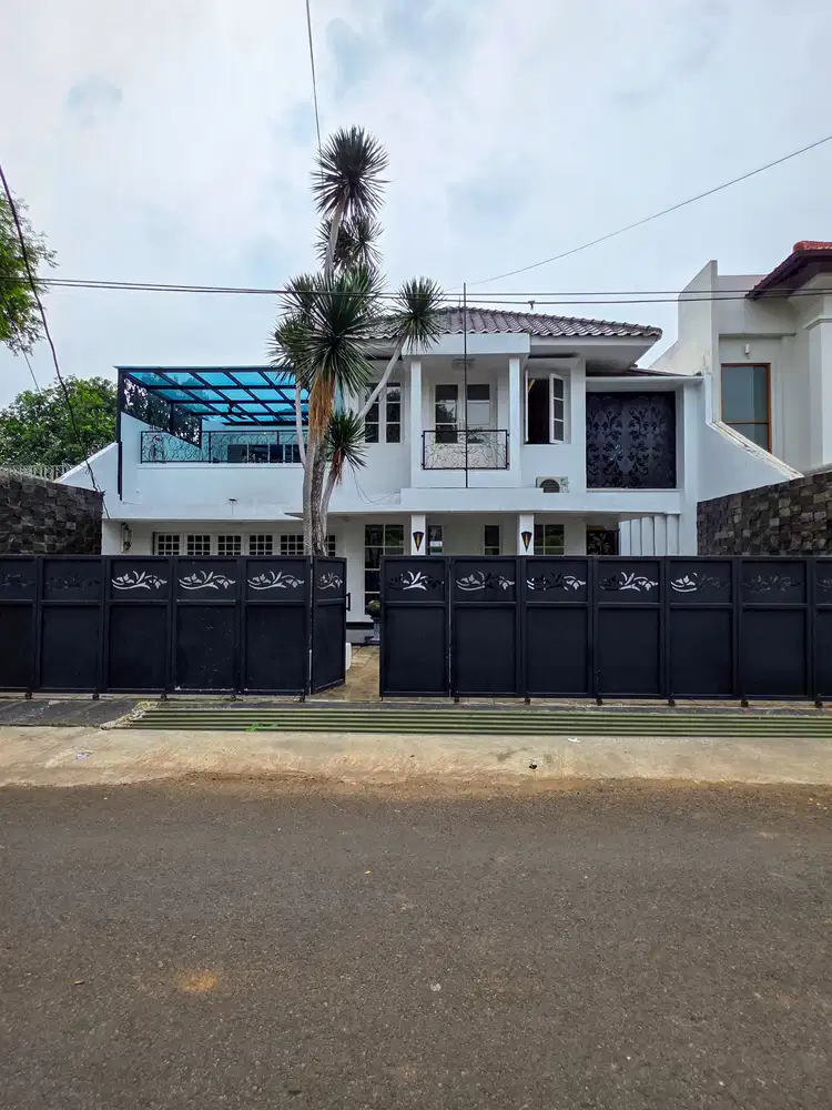 Dijual Rumah 2 Lantai lantai lokasi sangat strategis & Super Elite MPR