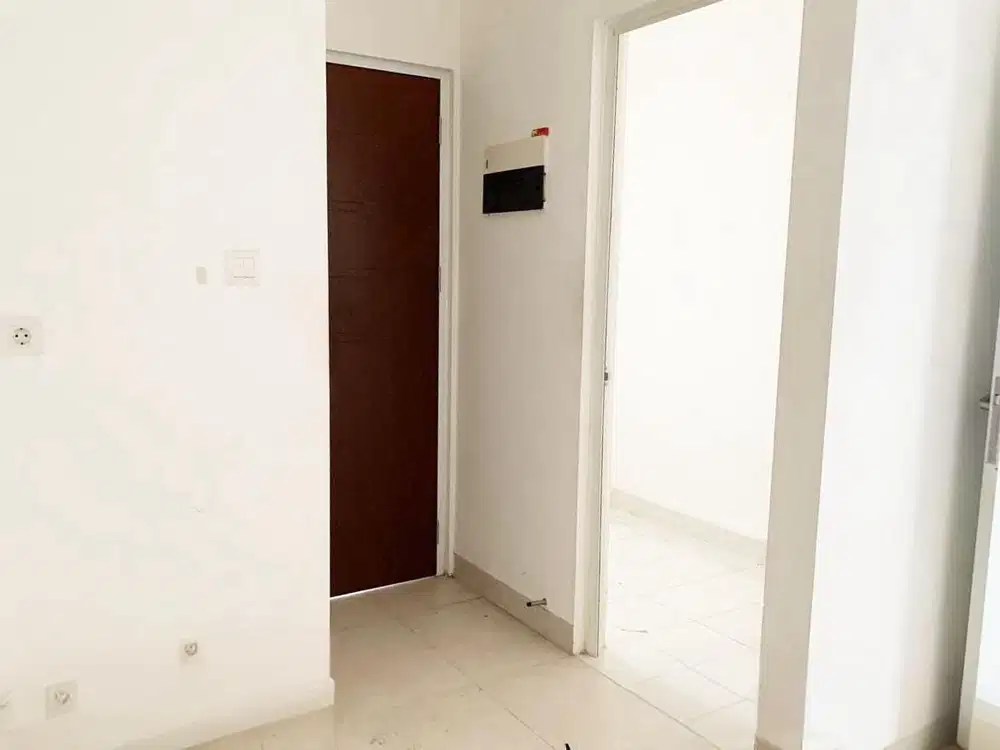 Rumah The Riviera Metland Puri dekat Solaria Food District