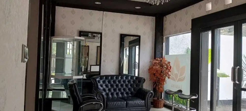 Gedung Usaha Lokasi Premium Dekat PVJ Mall di Jln. Karang Tinenung