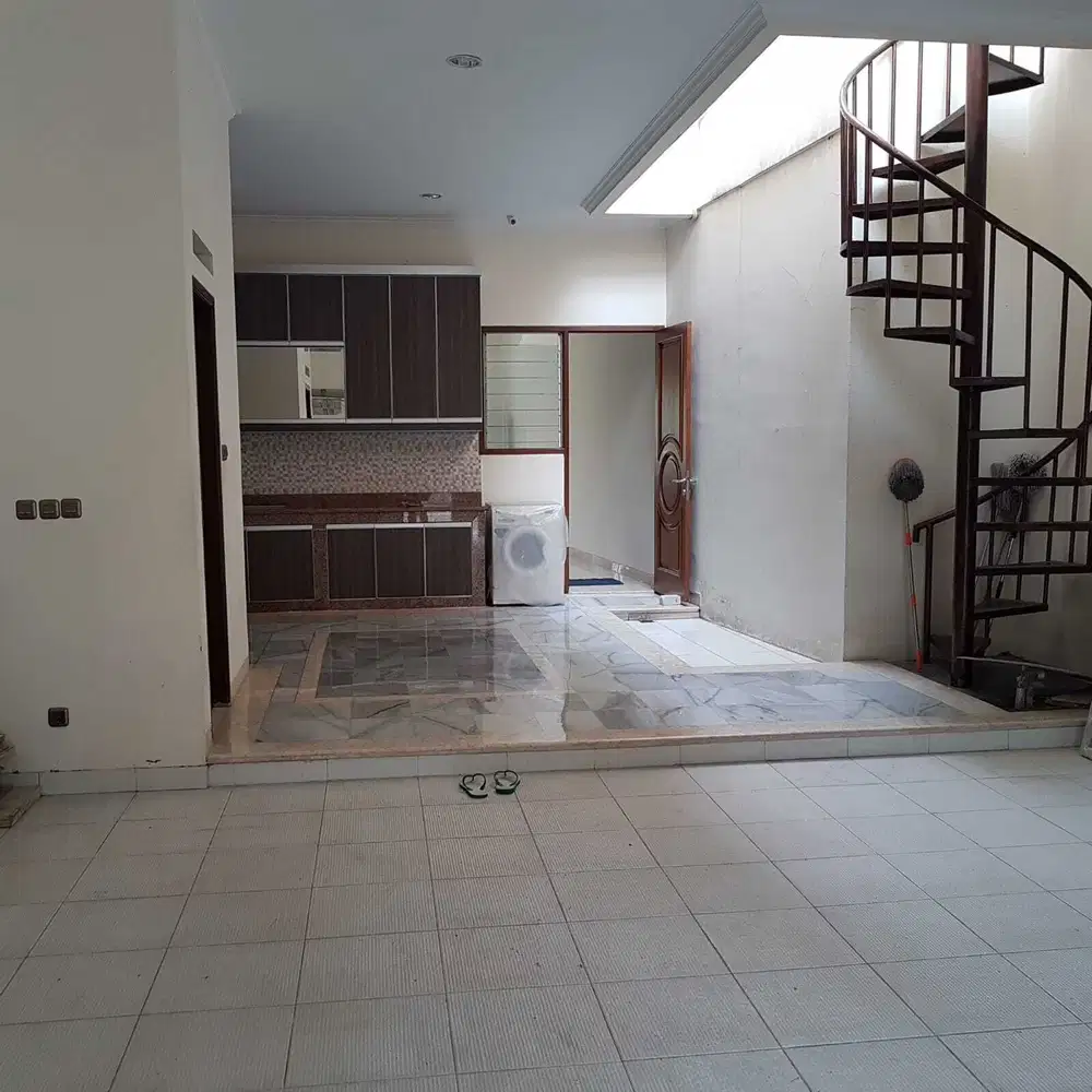 Dijual/Disewakan Rumah Cantik Siap Huni di Kawasan Ampera Kemang