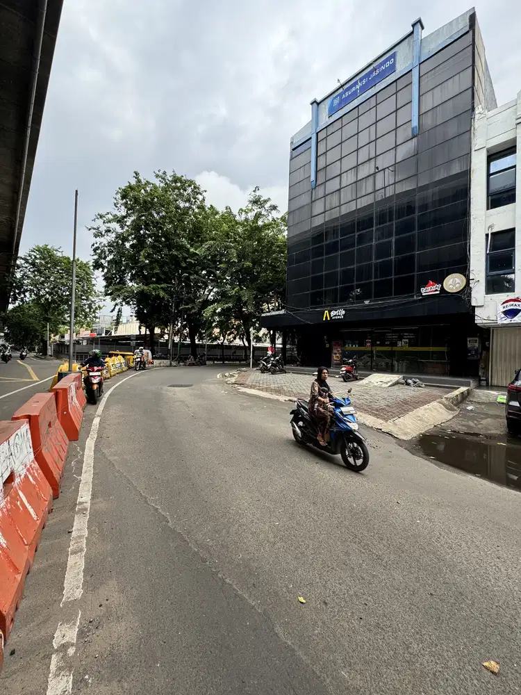 Turun! Jual Ruko Hoek 4Lt Baru Renov Siap Pakai Dekat MKG