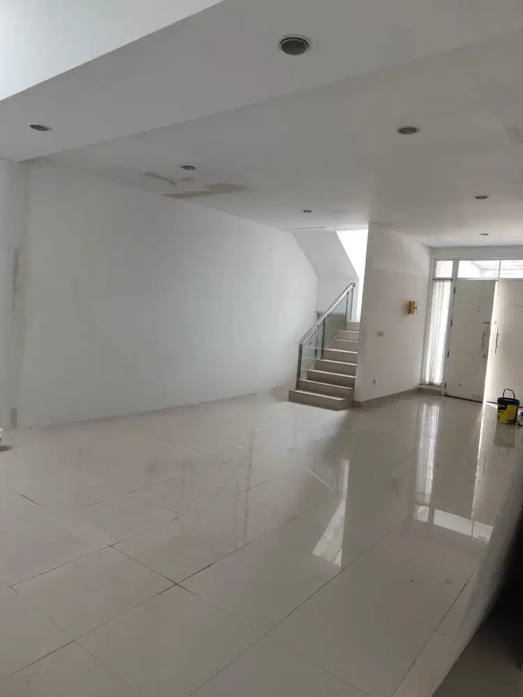 Rumah 2 Lantai Cluster Amerika Latin Green Lake City Sudah Renovasi