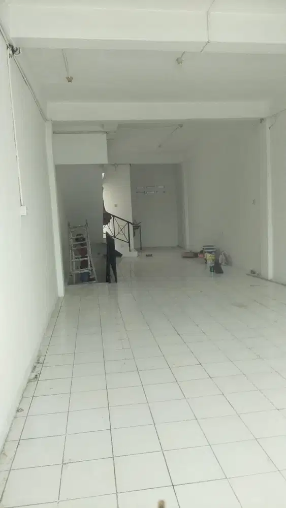 DISEWAKAN RUKO 4,5 LANTAI AREA KOMERSIL DI KEDOYA LOKASI MENARIK