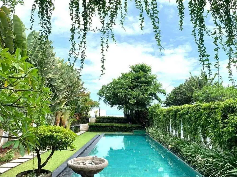 FOR SALE OVERLOOKING THE OCEAN BEACHFRONT VILLA KERAMAS