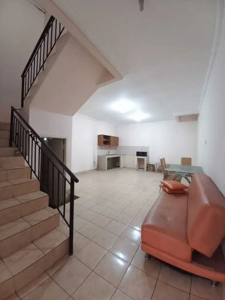 Dijual Rumah Taman Ratu, Jakarta Barat, SHM, Bangunan 2,5 Lantai