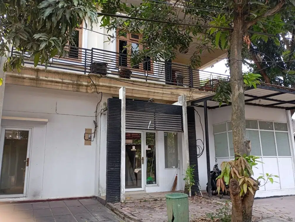 Dijual rumah 2 lantai ukuran besar dekat pusat kuliner Aryana Karawaci