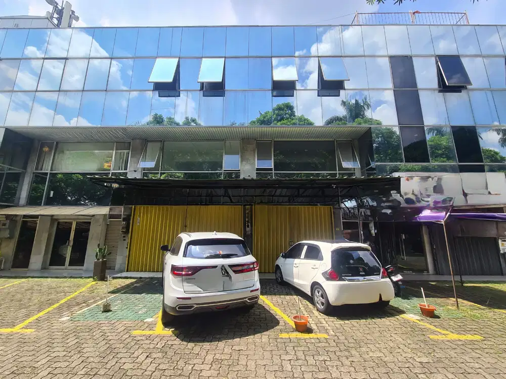 RUKO GANDENG 3 LANTAI LEBAK BULUS HADAP JALAN STRATEGIS AREA KOMERSIL