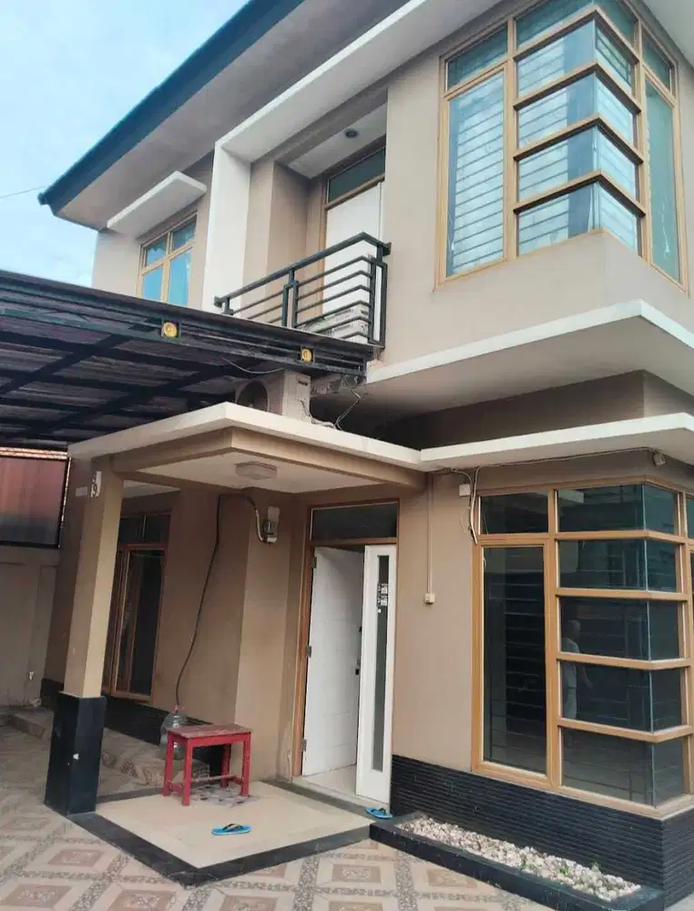 Rumah bagus dan siap huni 2 lantai di Tanjung Barat, Jakarta Selatan