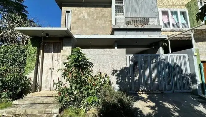 Investasi Skema Lelang Rumah 2 Lantai Lengkap Kolam Renang di Kuta, Badung, Bali