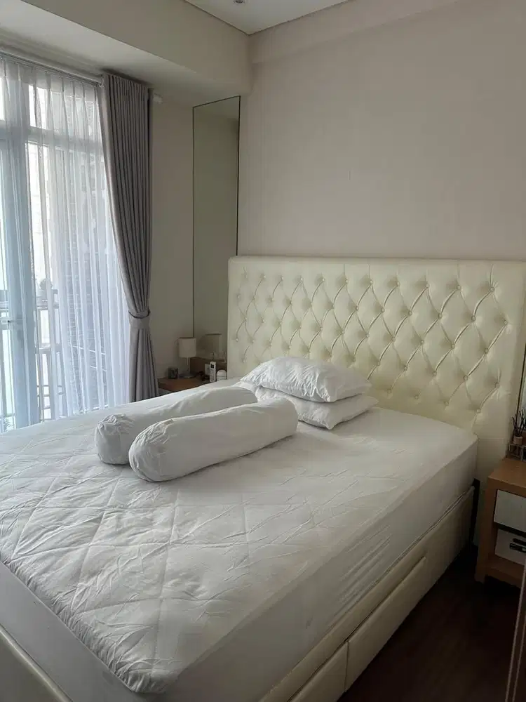 dijual 1BR furnished Apt. Puri Orchard lt tengah view pool