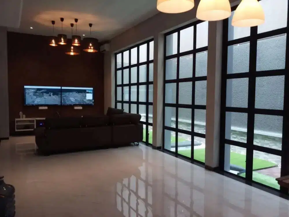 Rumah Cantik Modern di Rajawali Selatan, Jakarta Pusat