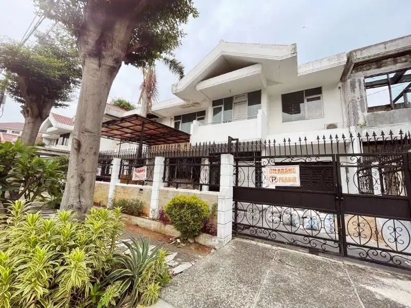 Rumah Komplek 2 Lantai Siap Huni Di Tengah Jakarta